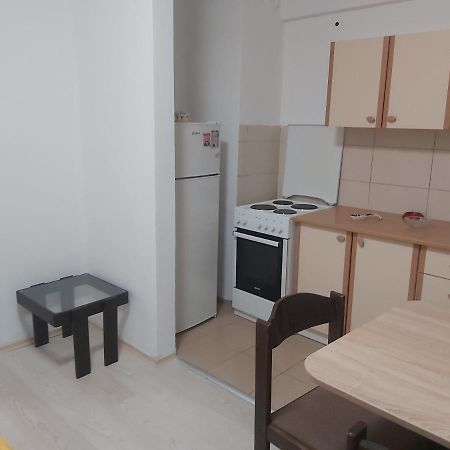 Mia Apartment Skopje Buitenkant foto