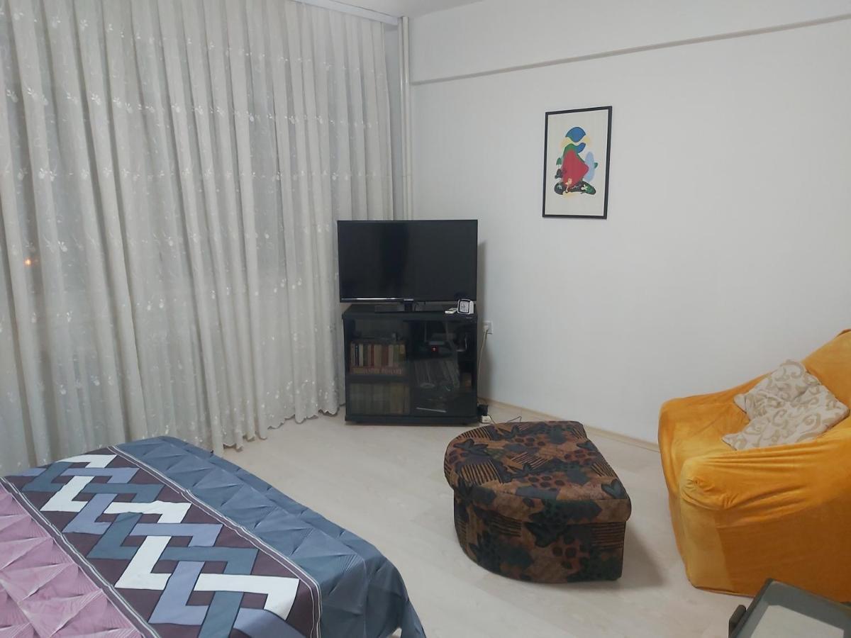 Mia Apartment Skopje Buitenkant foto