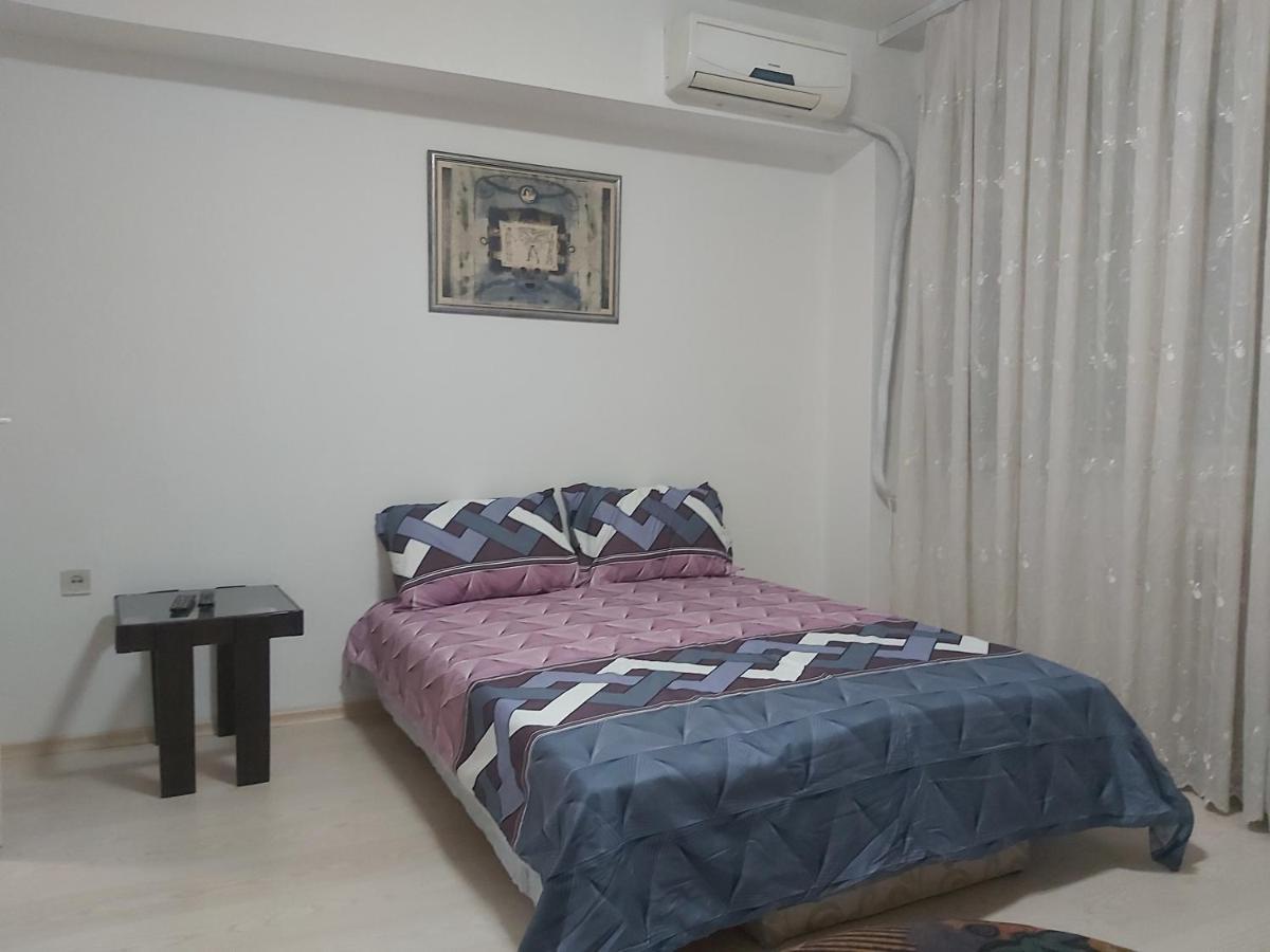 Mia Apartment Skopje Buitenkant foto
