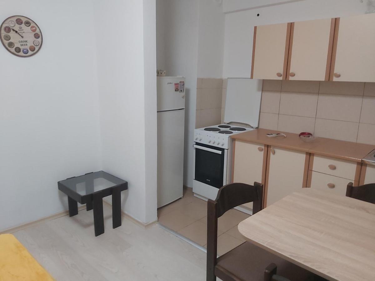 Mia Apartment Skopje Buitenkant foto